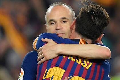Lionel Messi acumula 34 vueltas olímpicas en Barcelona, dos más que Andrés Iniesta