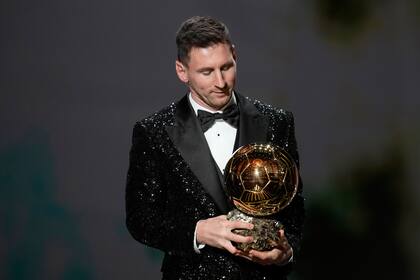 Lionel Messi, al recibir su séptimo Balón de Oro durante la ceremonia en el Theatre du Chatelet, en París, el 29 de noviembre de 2021, toda una sorpresa