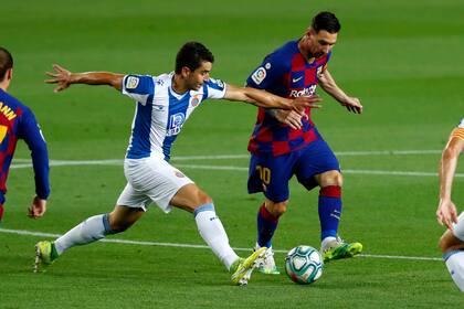 Lionel Messi aportó algunos chispazos en Barcelona, que le pone presión al puntero Real Madrid