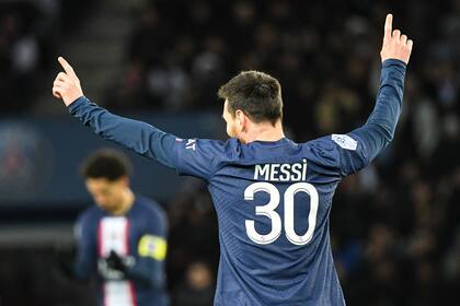 Lionel Messi celebra su gol ante Angers, el primero que convierte como campeón del mundo