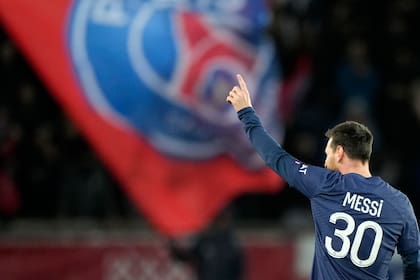 Lionel Messi celebra su gol ante Angers y cambió silbidos por reconocimiento; la relación ya se había vuelto tóxica