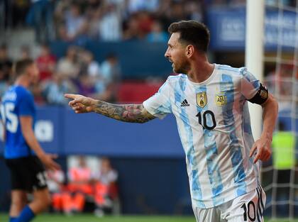 Lionel Messi celebra su segundo gol: fue un concierto del astro argentino