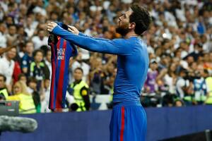 La increíble suma que pagó un fanático por una camiseta de Messi muy especial