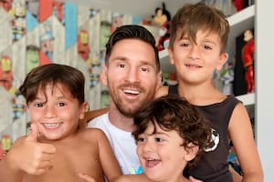 Lionel Messi con sus hijos Mateo, Thiago y Ciro