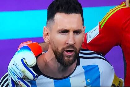 Lionel Messi durante el himno