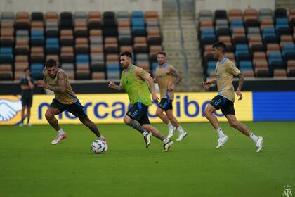 Lionel Messi, en acción durante el entrenamiento de la selección Argentina en Houston