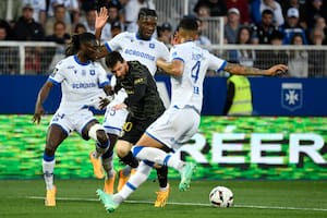 PSG ganó 2-1 con dos goles de Mbappé, pero la vuelta olímpica deberá esperar