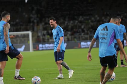 Lionel Messi en el entrenamiento de la selección argentina en Abu Dhabi