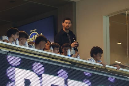Lionel Messi, en el palco del Hard Rock Stadium durante la disputa del partido entre Argentina y Venezuela, el 10 de octubre pasado