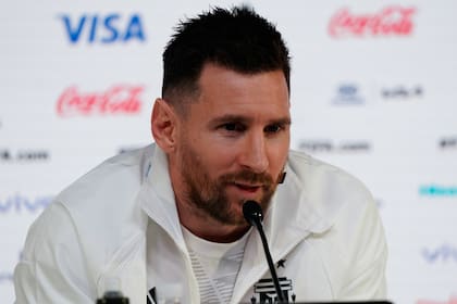 Lionel Messi en la conferencia desarrollada en el Centro de Prensa de Doha, antes del debut