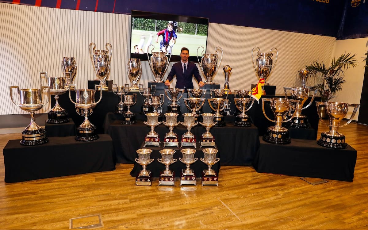 La foto de Messi con los trofeos que ganó con Barcelona y por qué quiere ser como Dani Alves - LA NACION