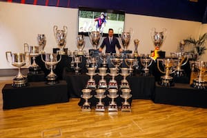 La foto de Messi con los trofeos que ganó con Barcelona y por qué quiere ser como Dani Alves