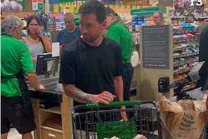 Leo Messi fue al supermercado en Miami con sus hijos y Antonela y causó furor entre los fans