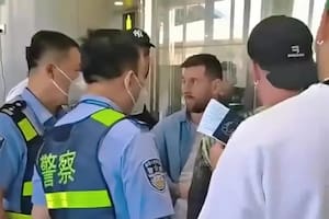Locura por Messi en China: de la confusión con el pasaporte en el aeropuerto a la marea de fanáticos en el hotel
