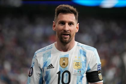 Lionel Messi es una figura multipropósito, adorada por los argentinos y con gran influencia sobre los geminianos