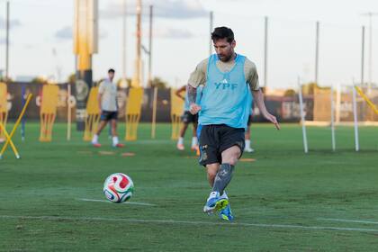 Lionel Messi estará presente en el partido amistoso contra Puerto Rico (Facebook/AFA - Selección Argentina)