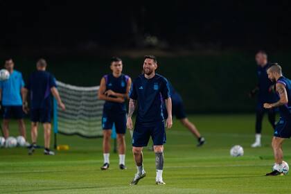 Lionel Messi, estuvo charlando con Lionel Scaloni, ya que se vienen nuevos cambios y el DT siempre mide el clima general del grupo cuando habla con el capitán
