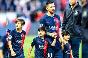 Lionel Messi ingresó a su último partido con el PSG con sus hijos (Foto Instagram @antonelaroccuzzo)