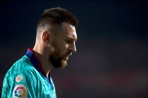 Ni Messi salvó a Barcelona. Granada CF se impuso por 2-0 por la liga española