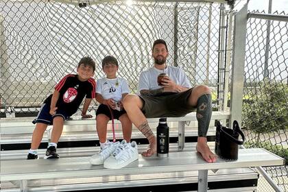 Lionel Messi junto a sus hijos, Ciroy Mateo (Foto Instagram @LeoMessi)
