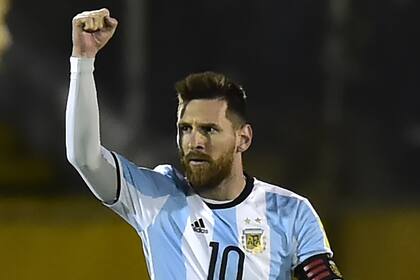 Lionel Messi, el capitán argentino, debe una fecha de suspensión por la tarjeta roja recibida en el partido por el tercer puesto de la Copa América de Brasil 2019, por lo que no estará en la Bombonera frente a Ecuador.