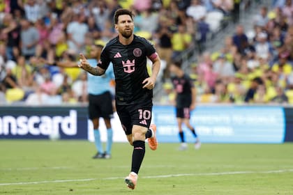 Lionel Messi le hizo tres goles a Nashville en la última fecha de la etapa regular y se quedó con la Bota de Oro