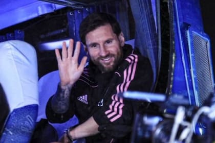 Lionel Messi llegó a Perú y recibió numerosas muestras de cariño