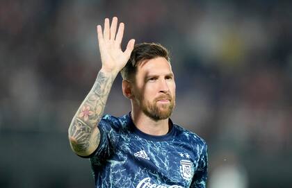 Lionel Messi llegó al país para participar de los partidos del seleccionado, aunque se encuentra lesionado, situación que molesta al PSG.