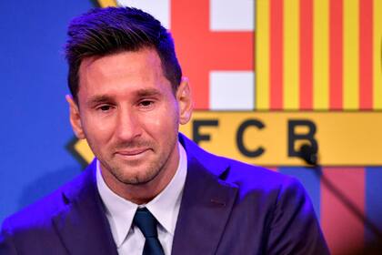 Lionel Messi llora durante su despedida del Camp Nou, en agosto de 2021