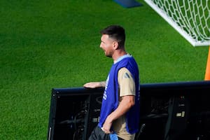 Scaloni define si incluye en el equipo titular a Messi, que entrenó a la par de sus compañeros