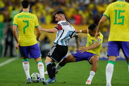 Lionel Messi no lució, pero fue importante en lo grupal en la victoria de Argentina sobre Brasil