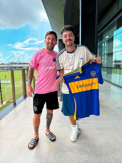 Lionel Messi no sostuvo la camiseta de Boca (Foto: Instagram/@unpocoderuidook)