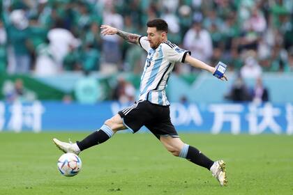 Lionel Messi pierde el brazalete de capitán durante el partido