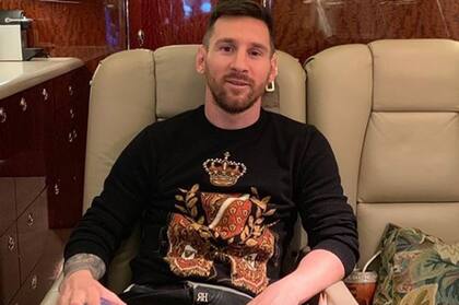 Lionel Messi posteó su foto en el avion