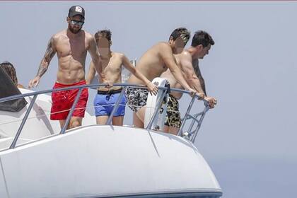 Lionel Messi reapareció en Ibiza con su familia