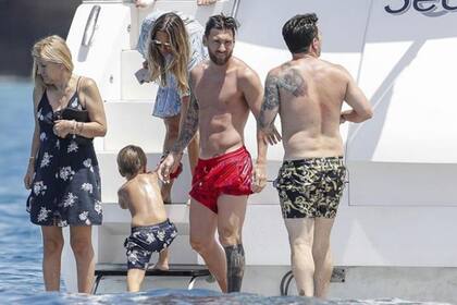 Lionel Messi reapareció en Ibiza con su familia