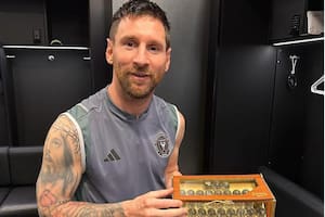 Las icónicas canicas que recibió Messi y el gesto que despertó el aplauso de todos
