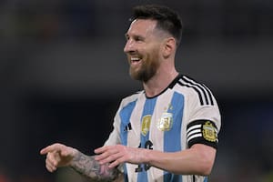 Un alcanzapelotas reveló el insólito diálogo que tuvo con Messi en la mitad del partido: “No lo escuchaba”