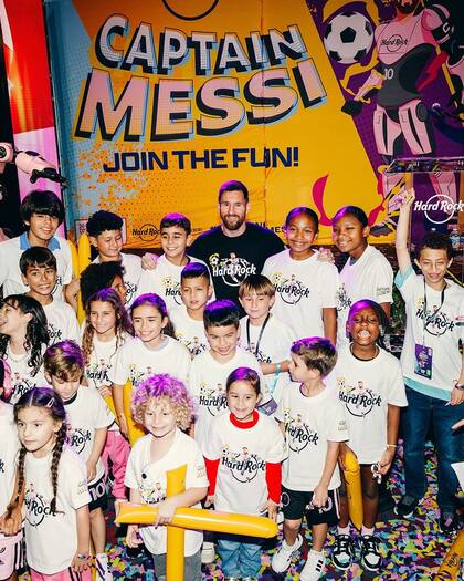 Lionel Messi rodeado de chicos en un evento junto a Hard Rock (Foto: Instagram@leomessi)