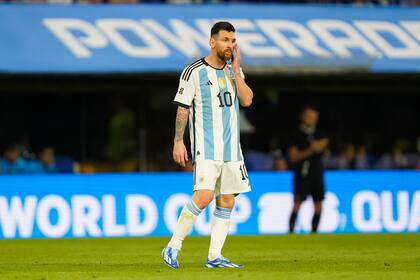 Lionel Messi se sintió muy incómodo ante un equipo uruguayo muy intenso. 16/11/23
