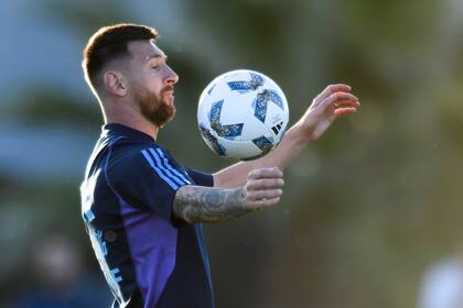 Lionel Messi será titular frente a Brasil