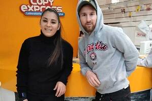 Sorpresa. Messi necesitaba una foto y revolucionó un centro comercial en Funes