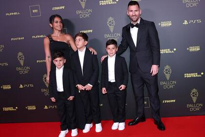 Lionel Messi, su esposa Antonela Roccuzzo y sus hijos fueron los personajes centrales de la gala realizada en el Theatre du Chatelet de París