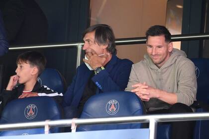 Lionel Messi, un espectador de lujo en el palco del estadio Parque de los Príncipes