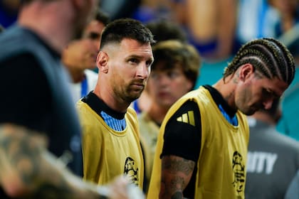 Lionel Messi vio el partido desde el banco de suplentes