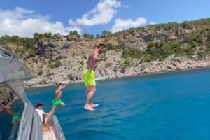 El “piletazo” de Lio Messi y Thiago al mar mediterráneo