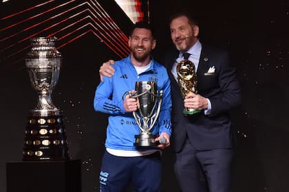 Lionel Messi y Alejandro Domínguez, entre sonrisas, días atrás
