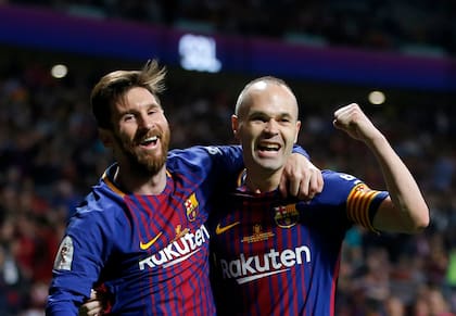 Uno de los tantos festejos de la dupla Lionel Messi-Andrés Iniesta con la camiseta de Barcelona