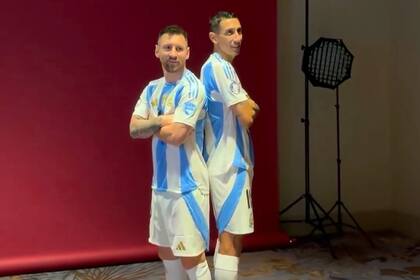 Lionel Messi y Ángel Di María durante la sesión de fotos oficiales de la  Copa América 2024