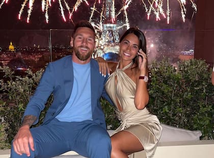 Lionel Messi y Antonela Roccuzzo en París